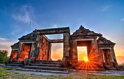 Surganya Sunset Terbaik Dunia Itu Ada di Candi Ratu Boko