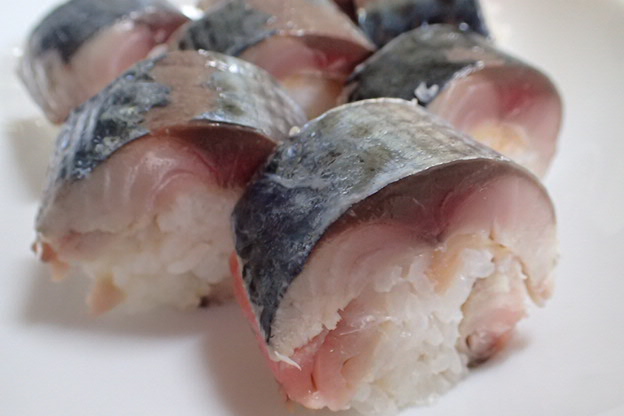 しめ鯖を使ったサバの棒寿司 バッテラの作り方 巻きすで形が崩れない簡単レシピのご紹介