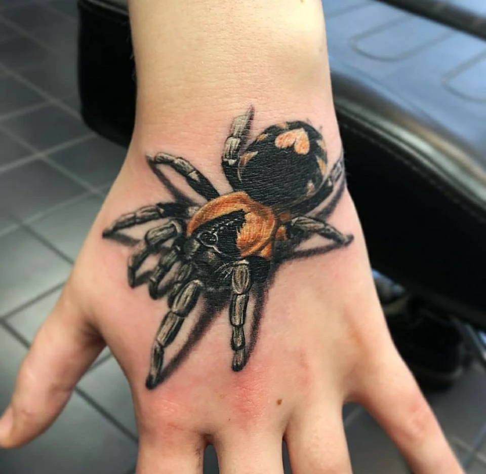 Tatuaje-Tarantula-mano