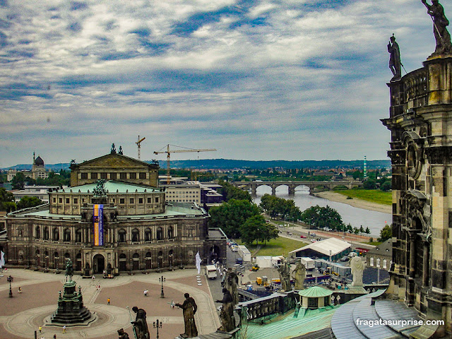 O Rio Elba e a Semperoper vistos do alto da torre do Castelo de Dresden