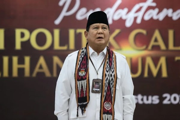 Prabowo Nyapres Lagi, Dokter Tifa: Saya Dukung, Hanya Beliau yang Mampu Hentikan 3 Periode