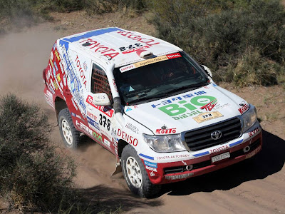 Land Cruiser in Dakar Rally Standard Resolution Wallpaper