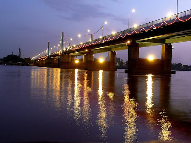 صورة لاحد الجسور النهرية - الخرطوم
