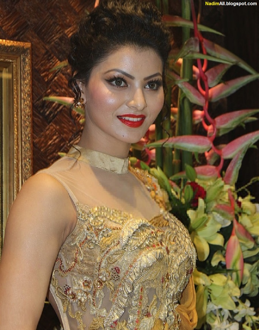 urvashi-rautela-hot-2013