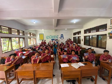 Edukasi Teknologi SMK TI Bali Global Badung dengan SMP Negeri 5 Denpasar 