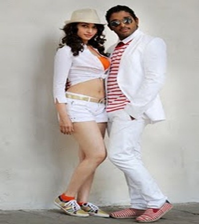 Download Badrinath Latest Movie Romantic Wallpapers 2011