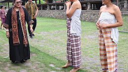    Pointer Kegiatan Ketua Dekranasda Bali Tatap Muka dengan Penenun Gringsing di Tenganan