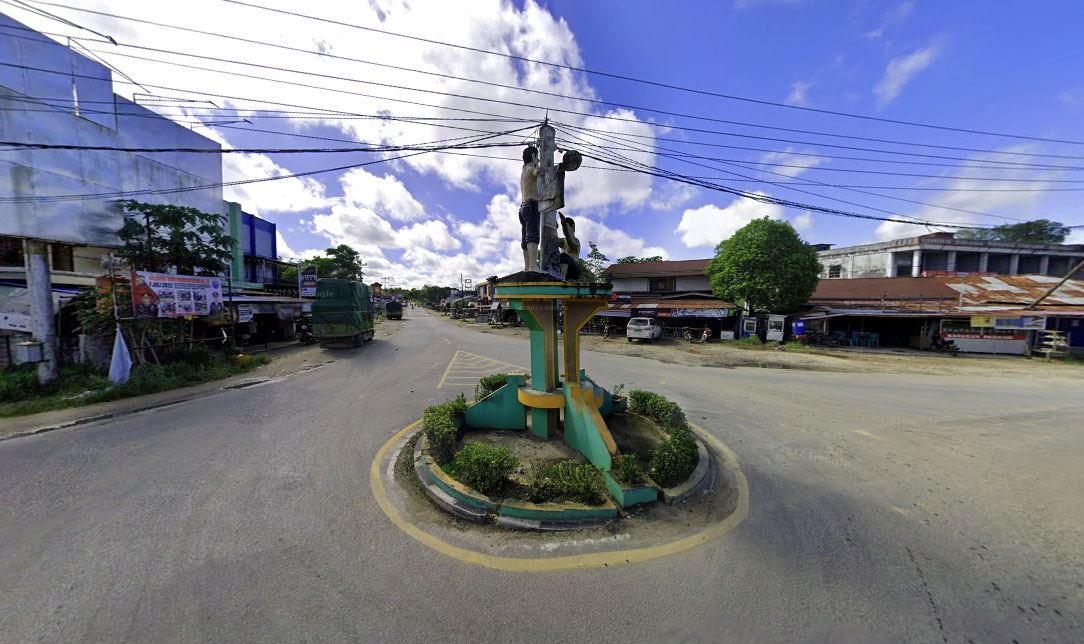 Tugu Karet Simpang Pinoh Sintang