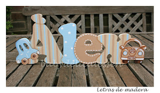 letras de madera infantiles para apoyar Alex con siluetas de coches babydelicatessen