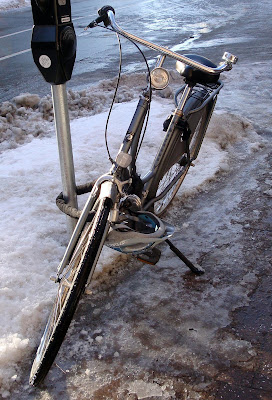 silver grey Dutch bike Boston bicycle