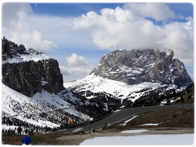 Passo Gardena i Dolomittene i Syd-Tirol i Italia.