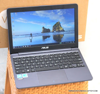 Jual Laptop Asus E203M ( Intel Celeron N4000 ) Bekas di Banyuwangi