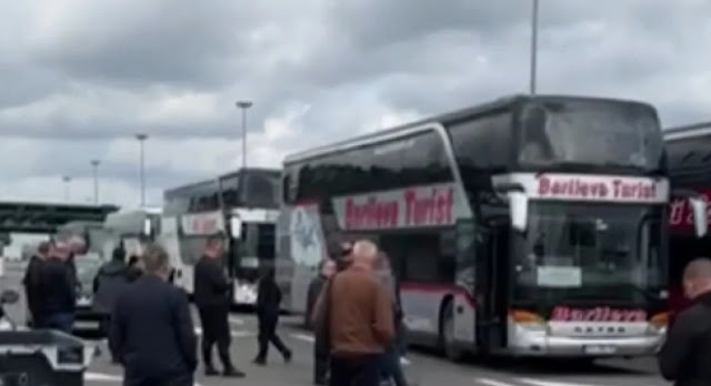 Bus with Kosovars stopped at the border with Serbia
