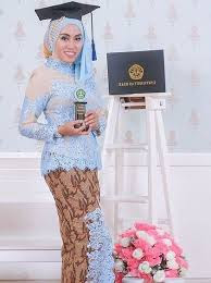 Model Baju Kebaya Wisuda Berhijab Terbaru