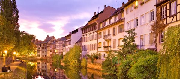 Pour votre voyage Strasbourg, comparez et trouvez un hôtel au meilleur prix.  Le Comparateur d'hôtel regroupe tous les hotels Strasbourg et vous présente une vue synthétique de l'ensemble des chambres d'hotels disponibles. Pensez à utiliser les filtres disponibles pour la recherche de votre hébergement séjour Strasbourg sur Comparateur d'hôtel, cela vous permettra de connaitre instantanément la catégorie et les services de l’hôtel (internet, piscine, air conditionné, restaurant...)