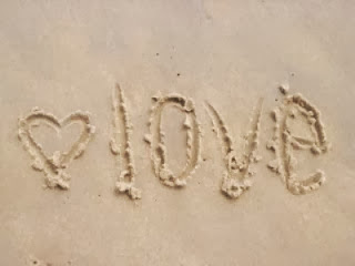 jolie coeur d amour sur le sable 