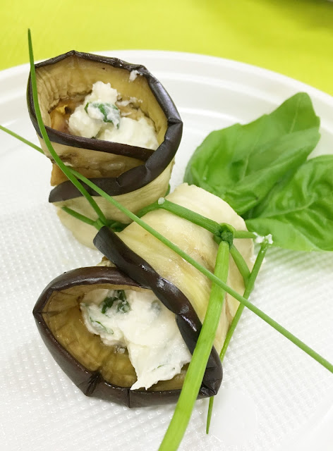 Involtini di melanzane con crema di feta, robiola e basilico