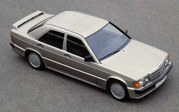 Mercedes 190: Baby-Benz precursor do Classe faz 40 anos de lançamento