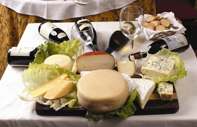 O vinho ideal para cada tipo de queijo SAPO Lifestyle
