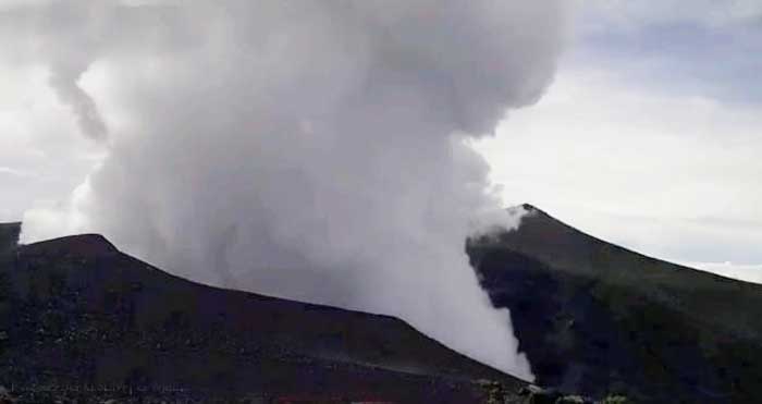 Tragedi Gunung Marapi! Kabupaten Agam Diselimuti Abu, Pendaki Terjebak di Puncak!