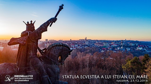 Fotografii inedite ale statuii ecvestre a voievodului Ștefan cel Mare din Parcul Șipote al municipiului Suceava