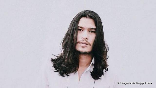 Lirik Lagu Virzha - Manusia Hebat