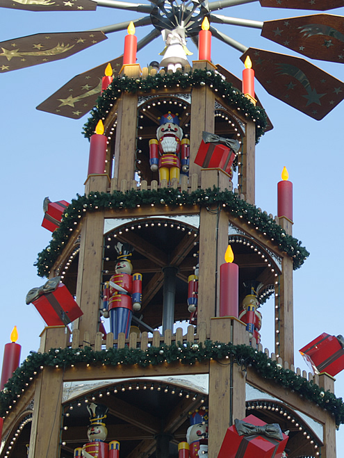 Christmas markets in Hannover, Germany | Happy in Red