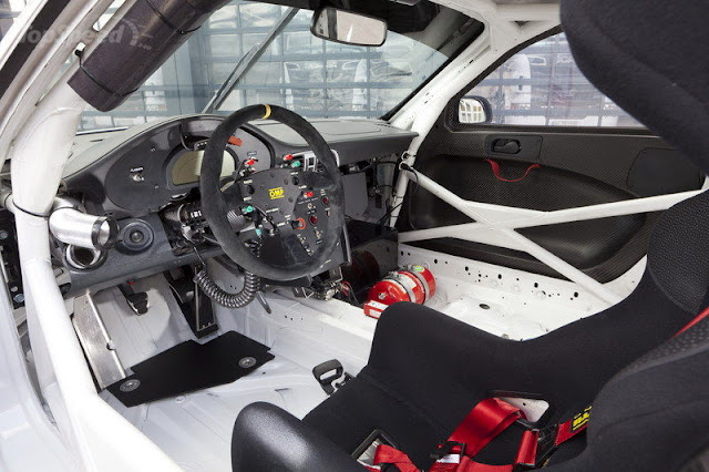 2012 Porsche 911 GT3 R Interior