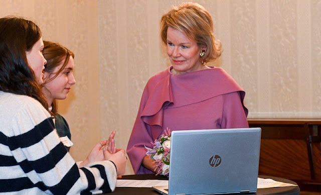 Queen Mathilde wore a pink top by Natan, and she wore pink trousers by Natan. Flemish Week against Bullying 2023