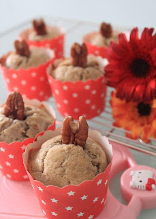 How to Make Moist banana and pecan muffins At Home