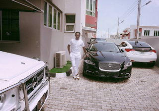 Comedian AY car garage