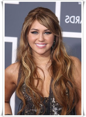 Miley Cyrus Long Wavy Hairstyle