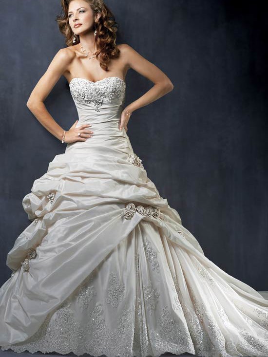 Trendy Dresses For Weddings 8