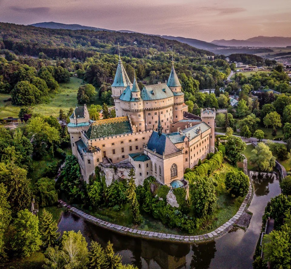 ปราสาทโบจ์ไนซ์ (Bojnice Castle: Bojnický zámok)