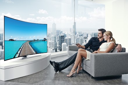 Samsung presenta el primer televisor curvo de ultra alta definición 