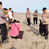Remaja Digulung Ombak Pantai Bocor