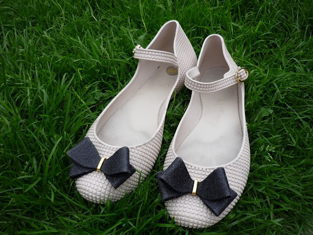 Mel Flat Jelly Shoes Creme Black Bow