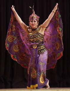 melestarikan budaya indonesia  Tari Merak 