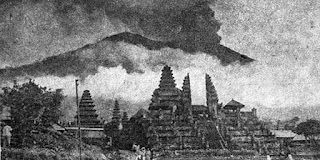 Begini Sejarah Letusan Gunung Agung di Bali