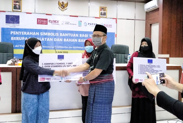 Uni Eropa dan lembaga PUPUK melalui program ACTION menyerahkan bantuan bagi UMKM di Lombok Timur