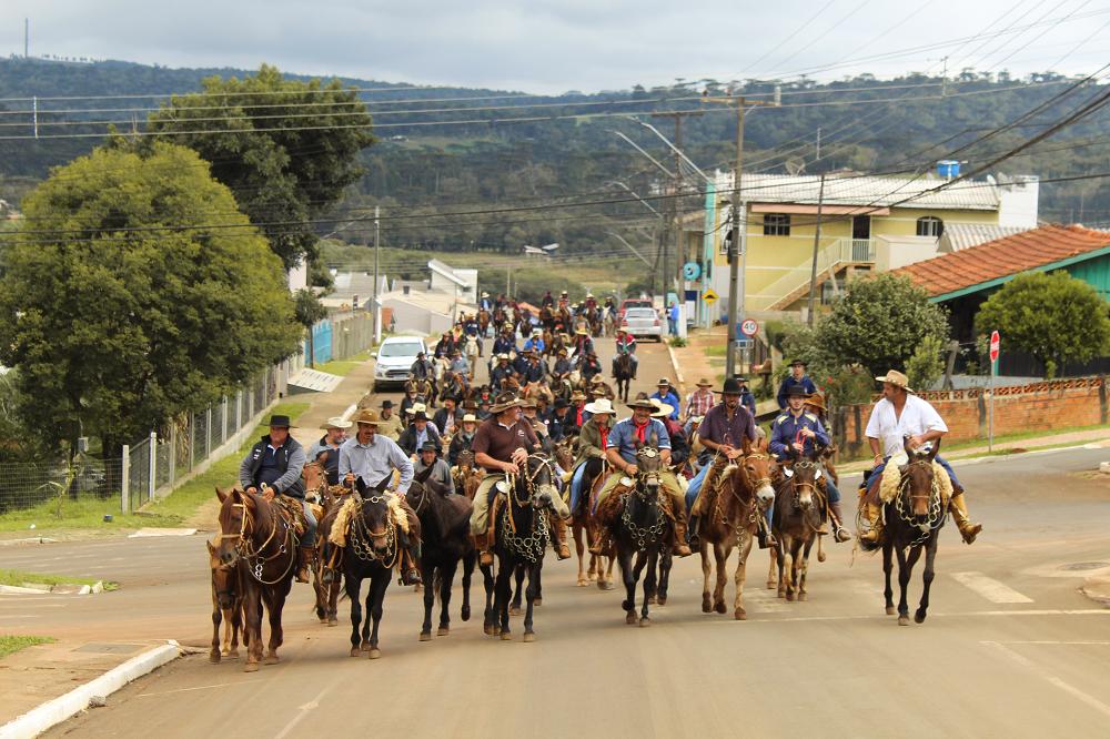 Maio tem feiras, festivais, trilhas na natureza e cavalgadas no Paraná