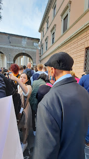 En la fila para entrar a la audiencia con el Papa