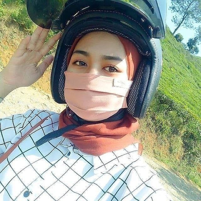 Aesthetic Girl Hijab Mirror