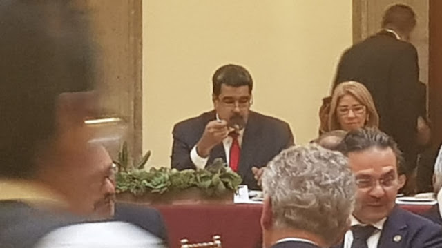 Maduro llegó tarde, a escondidas, comió en Palacio Nacional y se fue...