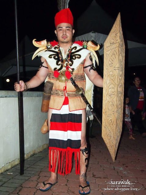 Lun Bawang man in his warrior costume - Sarawak Malaysia Borneo