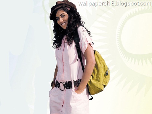 Genelia Dsouza gave Pose without Make up