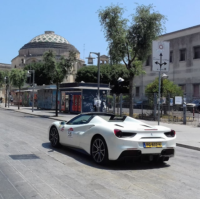 Salento V12 Ferrari 488 Spider Lecce Porta Napoli Cavalcade 2017