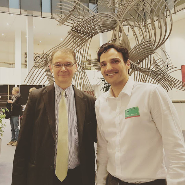 Député Européen Philippe Lamberts avec l'artiste belge Ben Heine