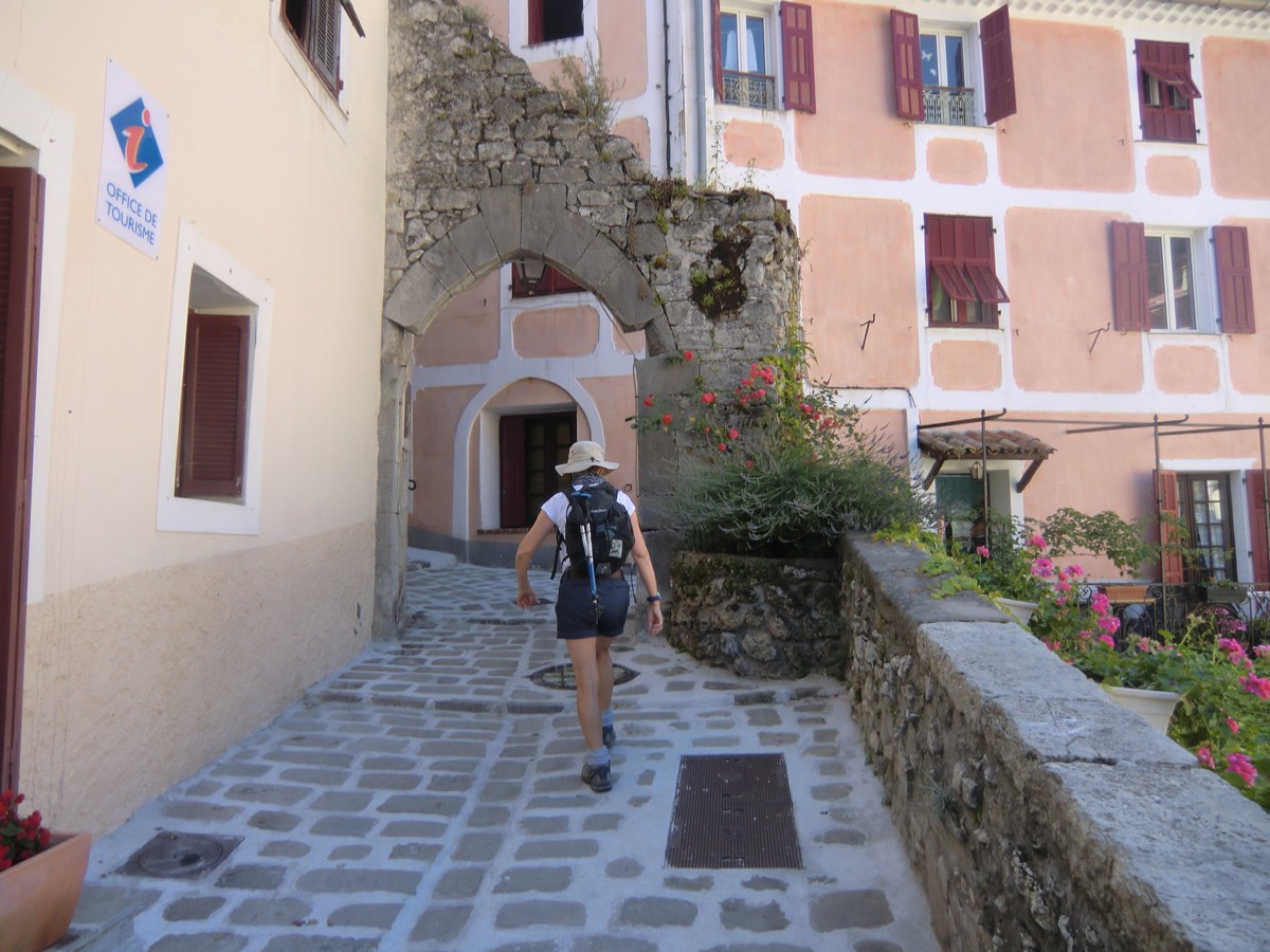 Ascending along Rues Rostagni in Luceram