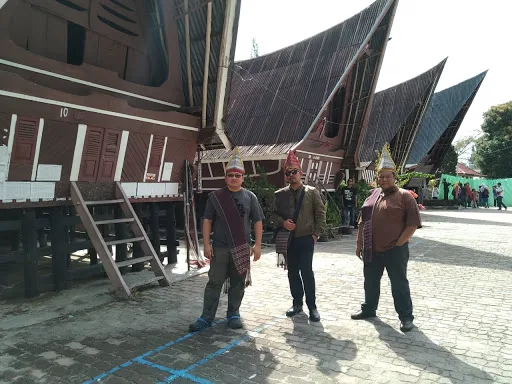 HARI KEDUA DI DANAU TOBA KE BERASTAGI